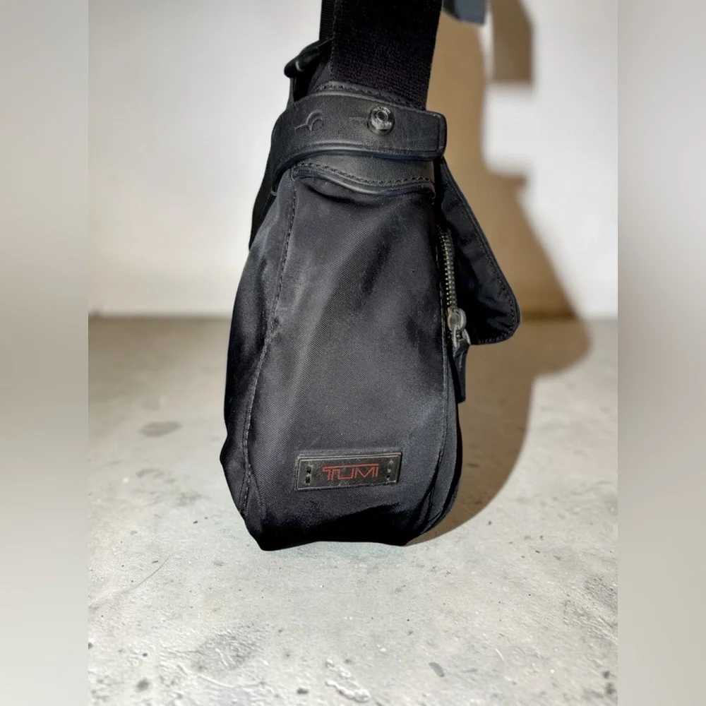 TUMI Black Ballistic Nylon Crossbody Messenger Travel Bag Adjustable Strap - Picture 5 of 14